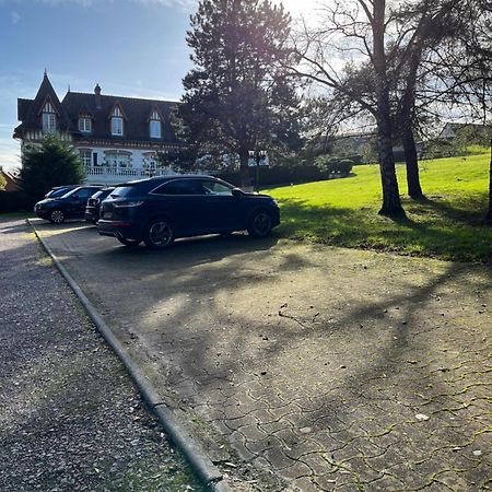 Un Appartement Dans Un Chateau Deauville Esterno foto