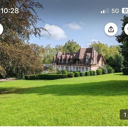 Un Appartement Dans Un Chateau Deauville Esterno foto