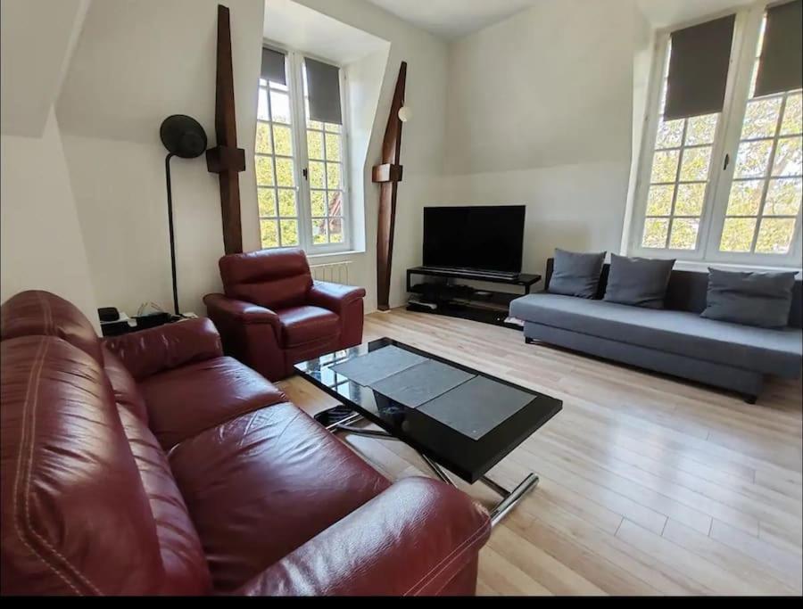 Un Appartement Dans Un Chateau Deauville Esterno foto
