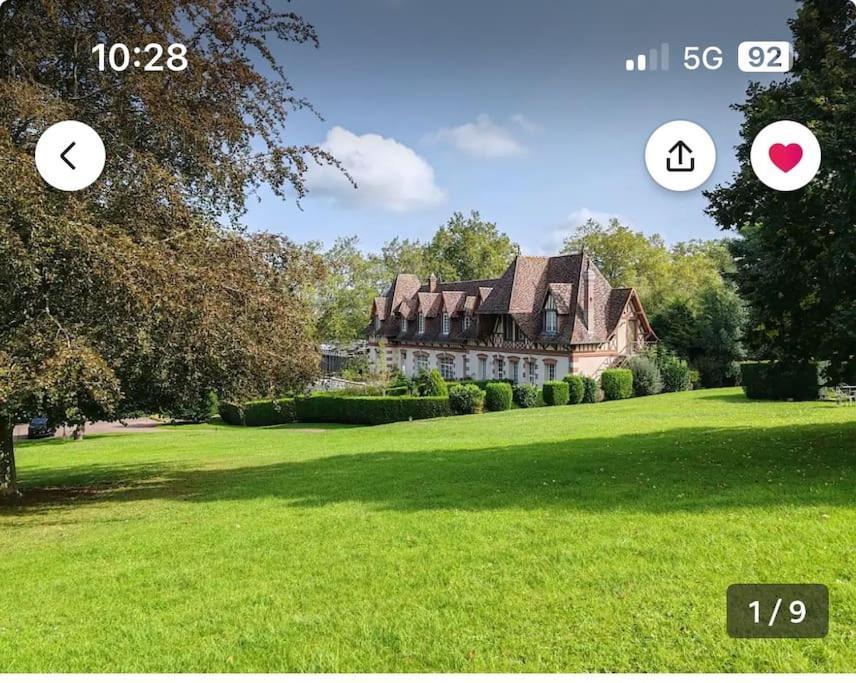 Un Appartement Dans Un Chateau Deauville Esterno foto