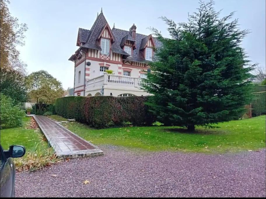 Un Appartement Dans Un Chateau Deauville Esterno foto